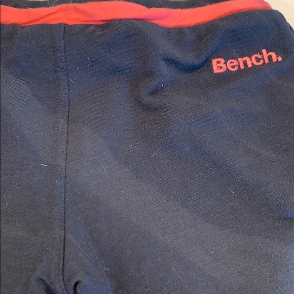 Bench tee and cropped pants - Picture 8 of 9
